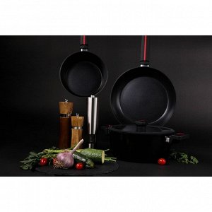 Сковорода Magistro Flame, d=28 см, h=5 см, кованый алюминий, ручка soft-touch, антипригарное покрытие, индукция, чёрная
