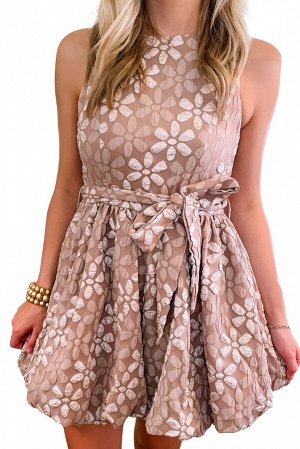 Розовое мини-платье с цветочным жаккардом и поясом на талии