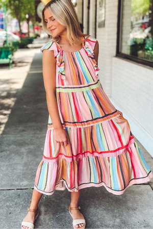 Розовое многоуровневое платье в цветную полоску и рюшами