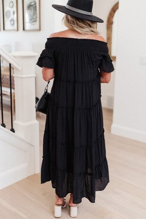 Черное многоярусное платье-миди с открытыми плечами