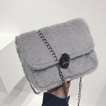 Небольшая плюшевая сумка на защелке и цепочке Цвет:СЕРЫЙ
