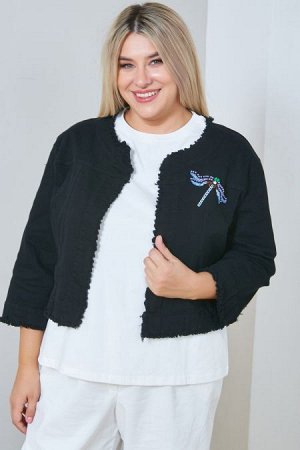 Жакет Цвет:
черный
Состав:
97%Хлопок 3%Спандекс
Длина изделия:
52 см
Размер модели:
60
Рост модели:
174 см
Стильный джинсовый жакет полуприлегающего силуэта, укороченной длины. Модель без застежки. Пе