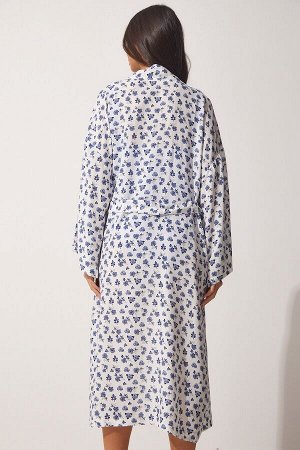 Женское длинное вискозное кимоно сине-белого цвета с цветочным принтом DM00124