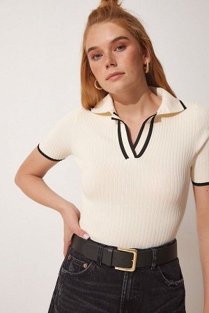 Женская кремовая летняя трикотажная блузка с воротником-поло MT00131