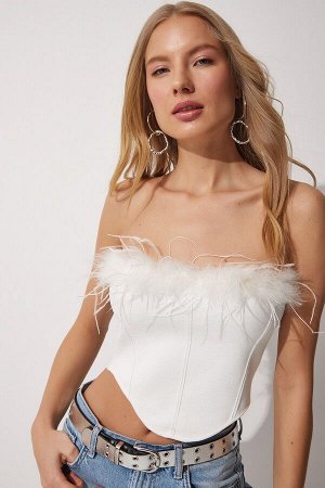 Женская укороченная трикотажная блузка без бретелек белого цвета с перьями NS00372