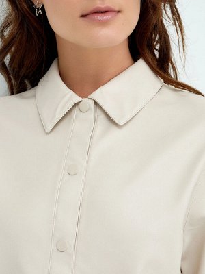Женская рубашка молочного цвета на кнопках из экокожи