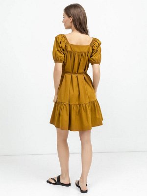 Однотонное платье коричневого цвета с широкими рукавами и вырезом каре