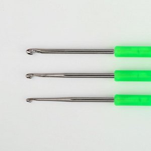 Набор крючков для вязания, с пластиковыми ручками и колпачками, d = 1,5-2,5 мм, 14 см, 3 шт, цвет МИКС