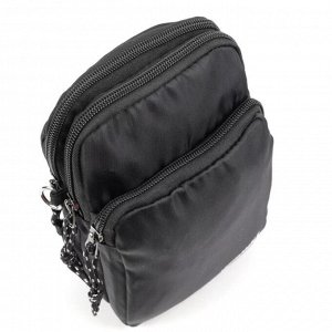 Сумка 12 x 18 x 4 см. Маленькая спортивная текстильная сумка через плечо черного цвета. Имеет один наружный карман на молнии и два отделения на молниях. 
Максимальная длина наплечного ремня 140 см.