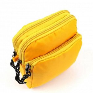 Сумка 12 x 18 x 4 см. Маленькая спортивная текстильная сумка через плечо желтого цвета. Имеет один наружный карман на молнии и два отделения на молниях. 
Максимальная длина наплечного ремня 140 см.
