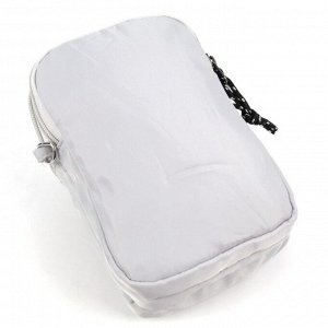 Сумка 12 x 18 x 4 см. Маленькая спортивная текстильная сумка через плечо светло-серого цвета. Имеет один наружный карман на молнии и два отделения на молниях. 
Максимальная длина наплечного ремня 140 