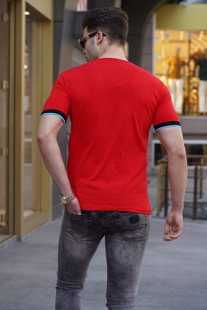 Красная мужская футболка с принтом 4593