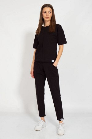 Костюм Костюм Kivviwear 4036304007 черный 
Состав: ПЭ-24%; Хлопок-70%; Эластан-6%;
Сезон: Лето
Рост: 170

Костюм с брюками средней посадки с отделкой в виде канта по деталям переда и карманами в боко