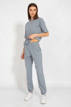 Костюм Костюм Kivviwear 4036403716 серый 
Состав: ПЭ-24%; Хлопок-70%; Эластан-6%;
Сезон: Лето
Рост: 170

Костюм с брюками средней посадки с отделкой в виде канта по деталям переда и карманами в боков