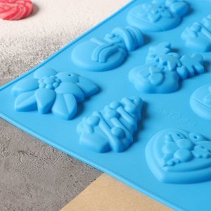 Форма для украшений 3D Доляна «Ёлочные игрушки», силикон, 30x30 см, 12 ячеек, цвет синий