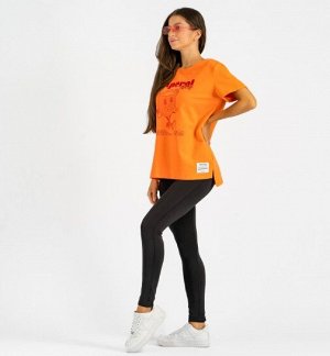 Футболка Оранжевый
Удлиненная женская футболка с круглым вырезом горловины, с разрезами по боку (принт и термо "Aperol").
Материал:
Cotton - материал из натуральных волокон, который удобен в носке, бы