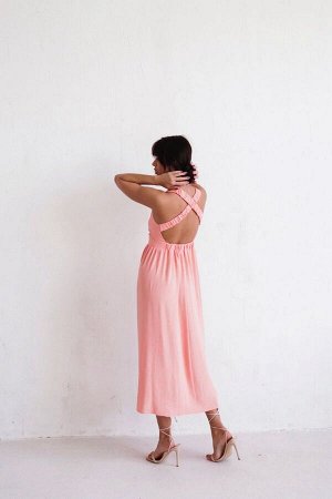 Платье с перекрещенными бретелями нежно-розовое
