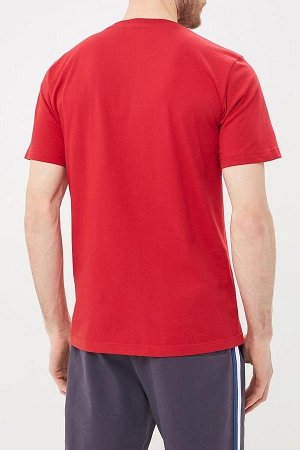 Футболка Отличная футболка привлекательного дизайна, с округлым вырезом горловины и короткими рукавами. На груди декорирована эффектным принтом. Выполненная из легкого полотна, станет незаменимой вещь