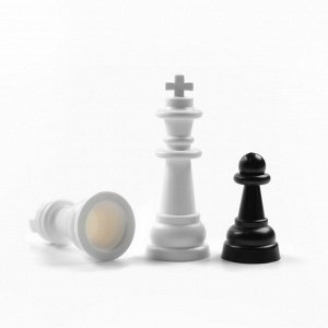 Шахматы 21 х 21 см, доска и фигуры пластик, король h-3.8 см, d-1.5 см