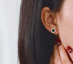Серьги гвоздики с черным кругом и циферблатом