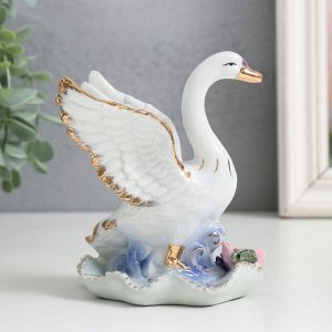 Сувенир керамика "Лебедь с малышом, с розами" 11 см