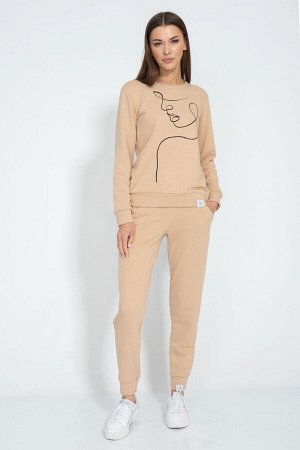 Костюм Костюм Kivviwear 4048405122 бежевый 
Состав: ПЭ-15%; Хлопок-85%;
Сезон: Лето
Рост: 170

Костюм. Классический свитшот с нанесенной апликацией либо цифровой печатью. Брюки средней посадки заужен