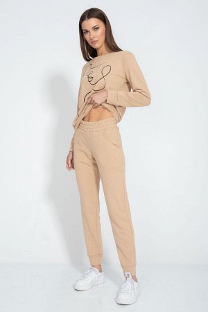 Костюм Костюм Kivviwear 4048405122 бежевый 
Состав: ПЭ-15%; Хлопок-85%;
Сезон: Лето
Рост: 170

Костюм. Классический свитшот с нанесенной апликацией либо цифровой печатью. Брюки средней посадки заужен