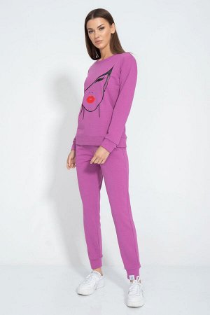 Костюм Костюм Kivviwear 4048405125 лавандовый 
Состав: ПЭ-15%; Хлопок-85%;
Сезон: Лето
Рост: 170

Костюм. Классический свитшот с нанесенной апликацией либо цифровой печатью. Брюки средней посадки зау