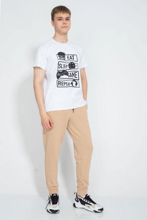 Футболка Футболка Kivviwear 101030 белый 
Состав: Хлопок-92%; Эластан-8%;
Сезон: Лето
Рост: 176

Джемпер мужской классического кроя. Принт методом термопереноса, цифровая печать. Ткань кулирная гладь