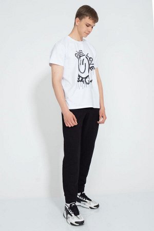 Футболка Футболка Kivviwear 101031 белый 
Состав: Хлопок-92%; Эластан-8%;
Сезон: Лето
Рост: 176

Джемпер мужской классического кроя. Принт методом термопереноса, цифровая печать. Ткань кулирная гладь