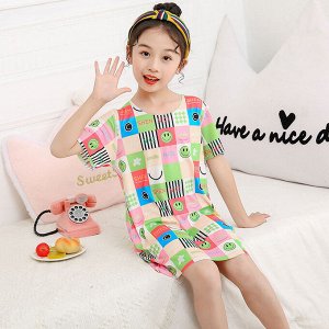 Платье-сорочка с разноцветным принтом и короткими рукавами для девочки
