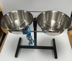 Миски из нержавеющей стали на подставке для крупных собак Диаметр миски 21.0 см Высота подставки 31.0 см