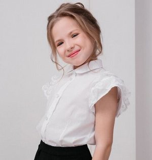 Блузка для девочки белая с короткими рукавами и с кружевом
