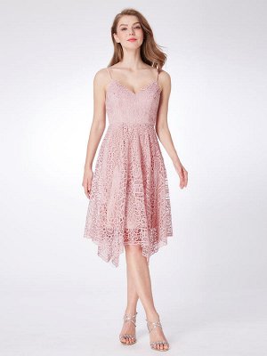 Нежное короткое кружевное розовое платье на тонких лямках