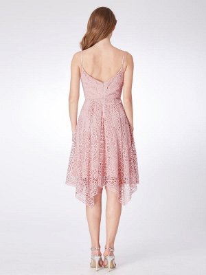 Нежное короткое кружевное розовое платье на тонких лямках