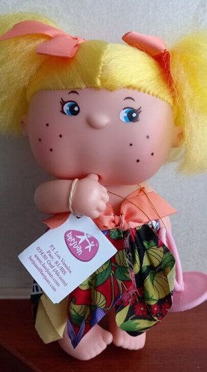 Испанская виниловая кукла-пупс с яркими волосами
