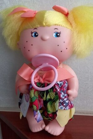 Испанская виниловая кукла-пупс с яркими волосами