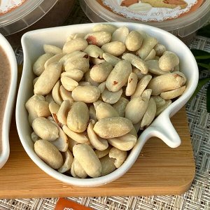 Урбеч из ядер сырого арахиса