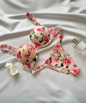 Комплект нижнего белья от Victoria 's Secret