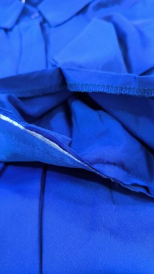 Блуза Брак- манжет не оверложен, на спине следы от мела см доп фото
ОГ-118см, длина 74см
Ткань Шелк