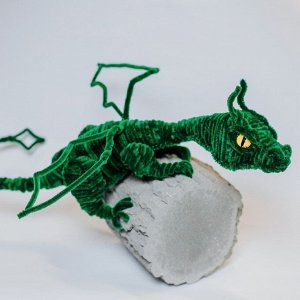 Игрушка из меховых палочек «Волшебный дракон»