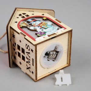 Ёлочная игрушка «Домик со снеговиком», 8х7х6 см, 1 LED, от батареек, свечение тёплое белое