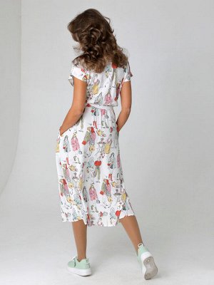 Платье Платье прямого силуэта с отрезной расклешенной юбкой и короткими цельнокроенными рукавами.  Застежка - на петли и пуговицы, воротник - небольшая стойка.  Лаконичная модель, выполненная из виско