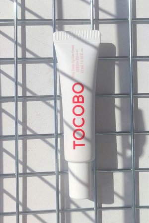 Тонизирующий солнцезащитный крем Tocobo Vita Tone Up Sun Cream SPF50+ PA++++