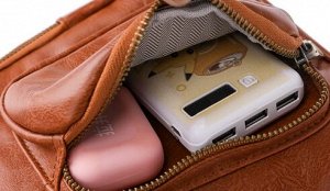 Сумка небольшая на плечо из натуральной кожи, с широким текстильным ремнем, коричневый