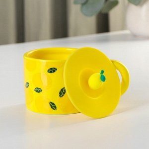 Кружка керамическая с силиконовой крышкой Доляна «Лимон», 350 мл, цвет жёлтый