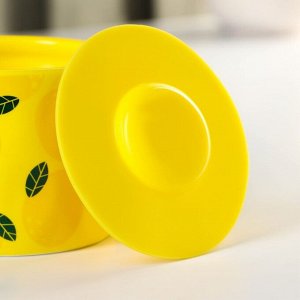 Кружка керамическая с силиконовой крышкой Доляна «Лимон», 350 мл, цвет жёлтый