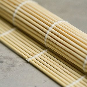 Циновка бамбуковая / Коврик макису для приготовления японских роллов и суши, 1 шт., 24 х 24 см.