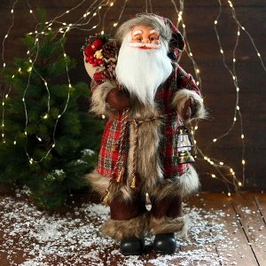 Дед Мороз "В красной клетчатой шубке, с фонариком/ c  веточками" 35х60 см