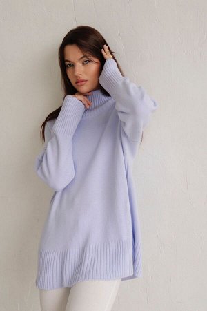 Удлинённый свитер нежно-голубой